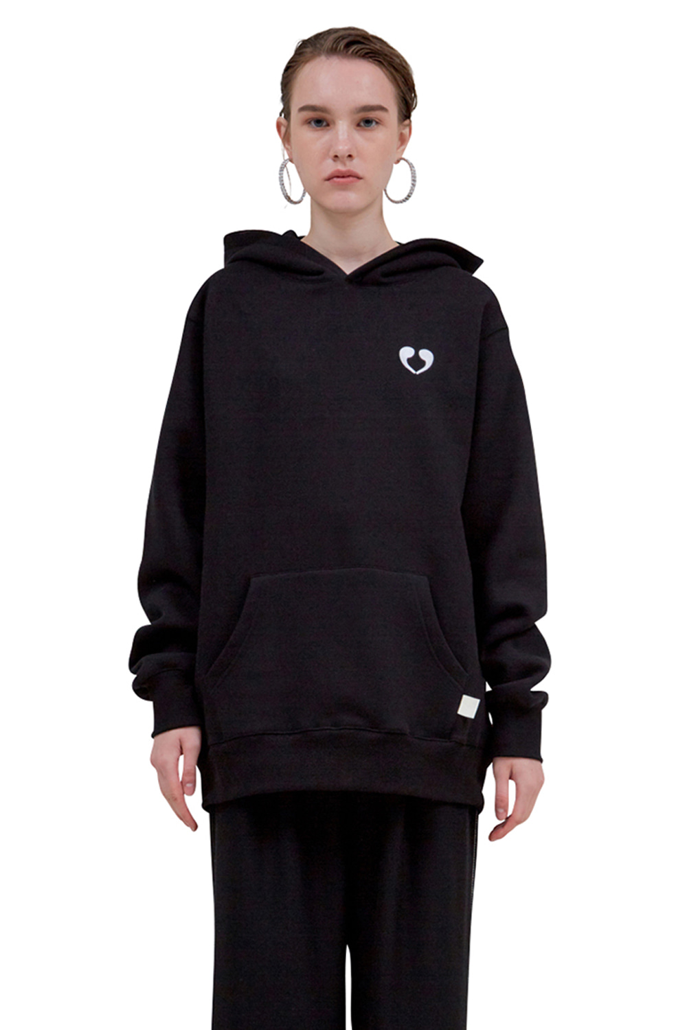 BLACK EMBROIDERY COMMA HOODIE